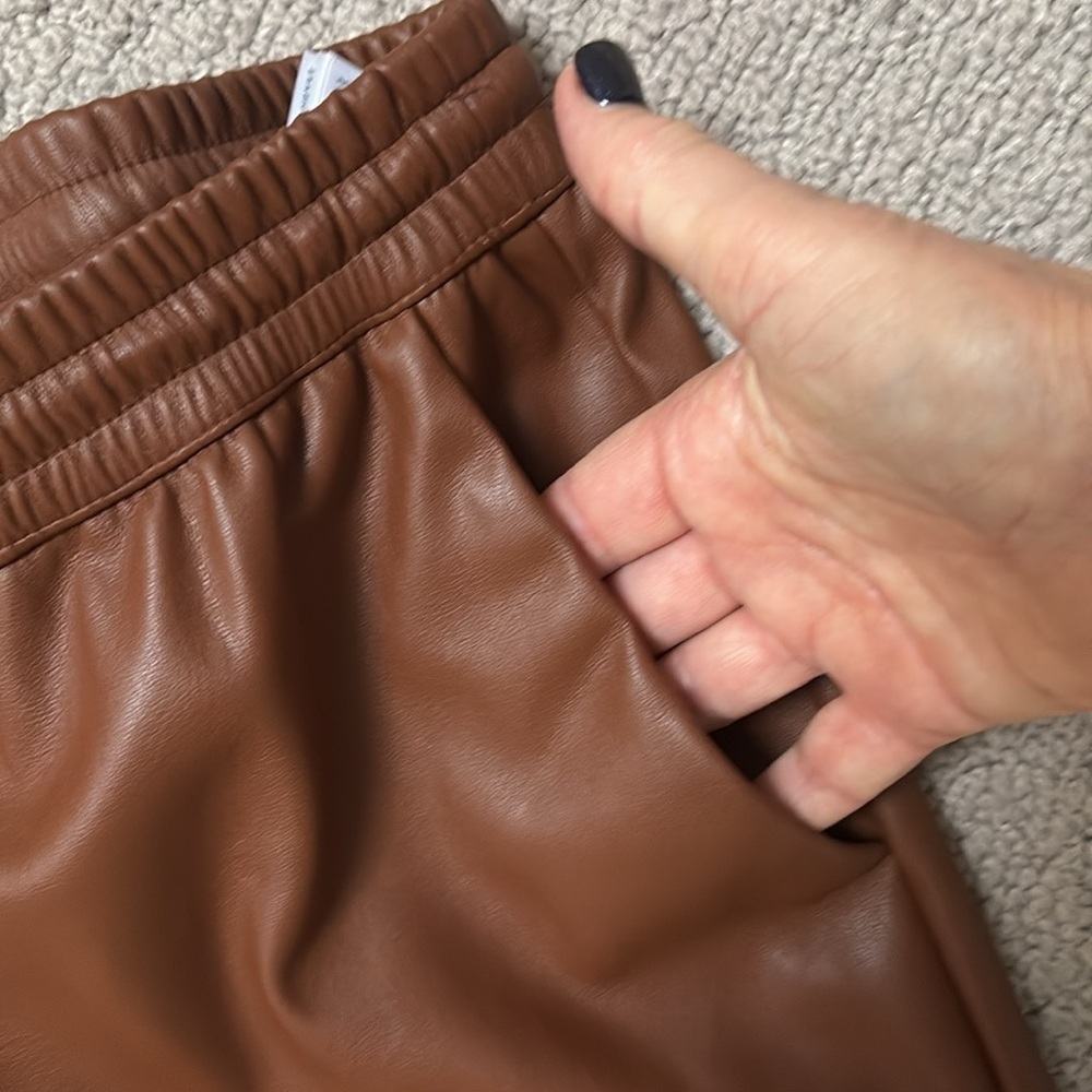 Banana Republic chestnut vegan leather cropped jogger - Picture 6 of 9